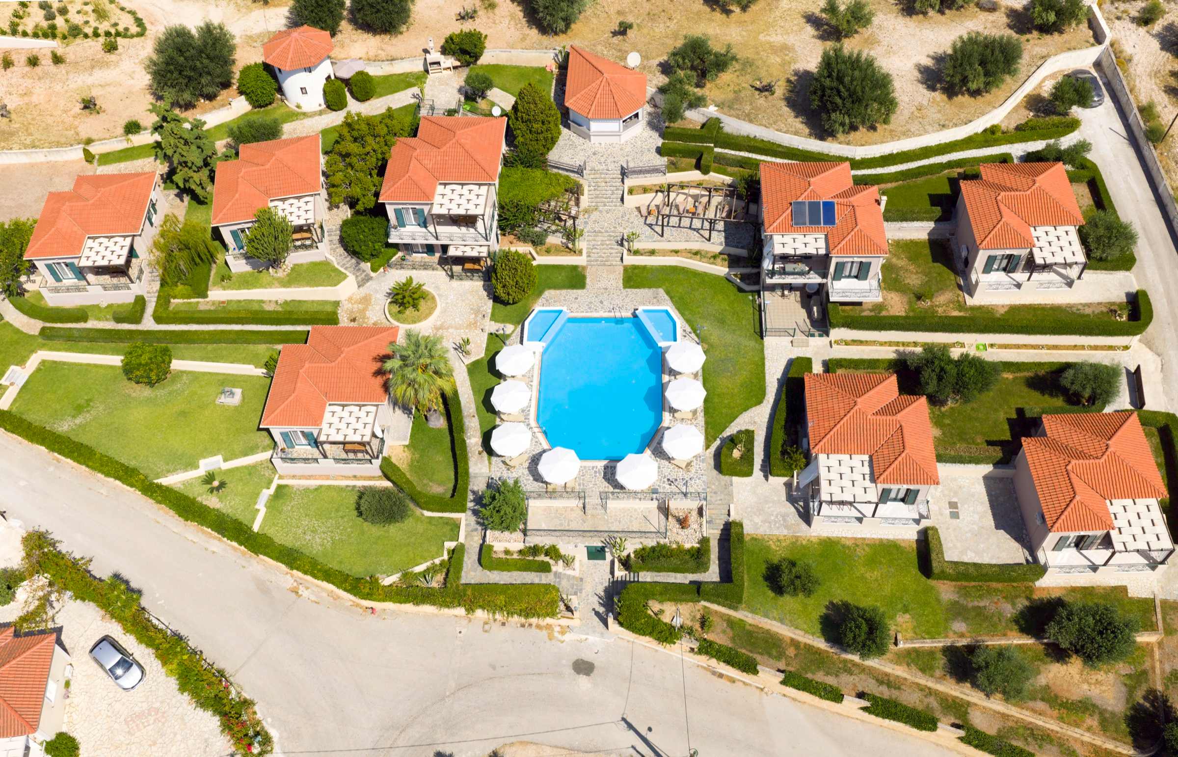 The pool and pergola at Oneira