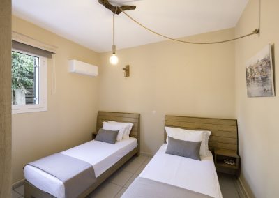 Oneira Villas - Villa Dione - Bedroom with two single beds - Kefalonia