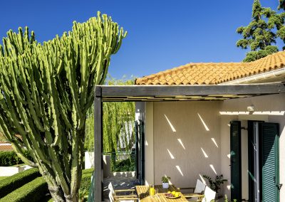 Oneira Villas - Villa Eirini - Balcony with plants - Kefalonia